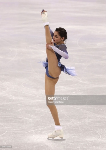 Evgenia Armanovna Medvedeva la photo clignote entre les jambes 23