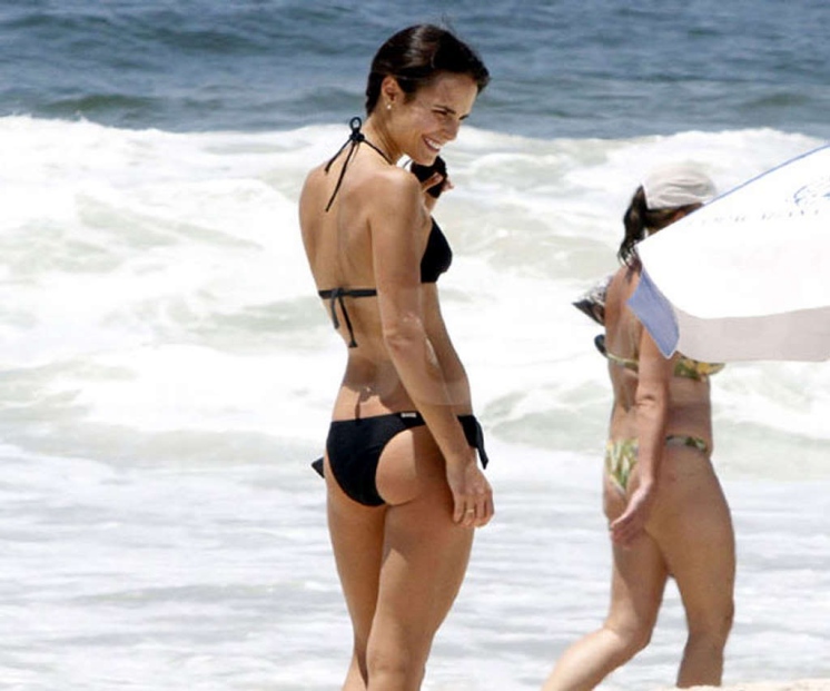 Jordana Brewster jeune