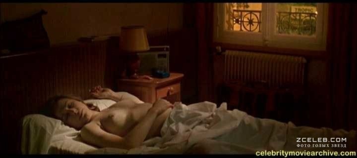 Julie Depardieu pas de sous-vêtements 20