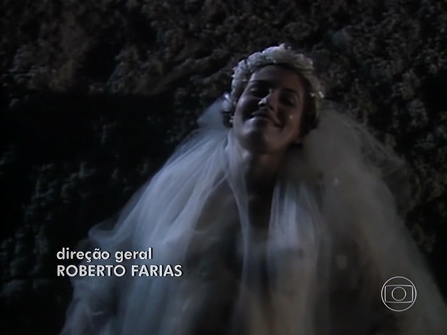 PatriCia Naves en jupe