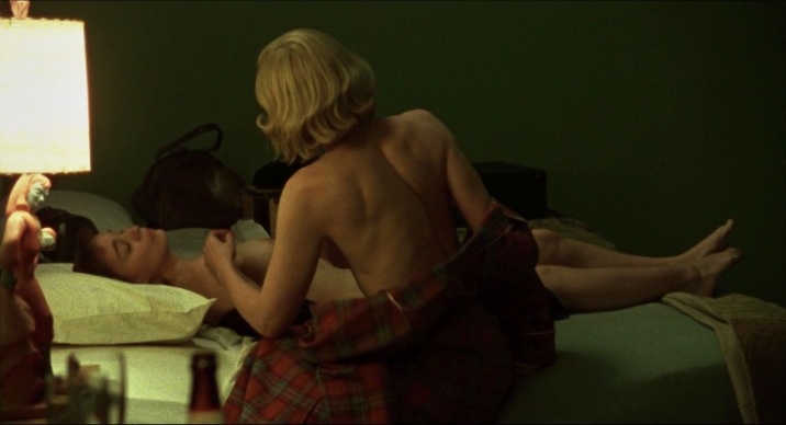 Rooney Mara en jupe courte
